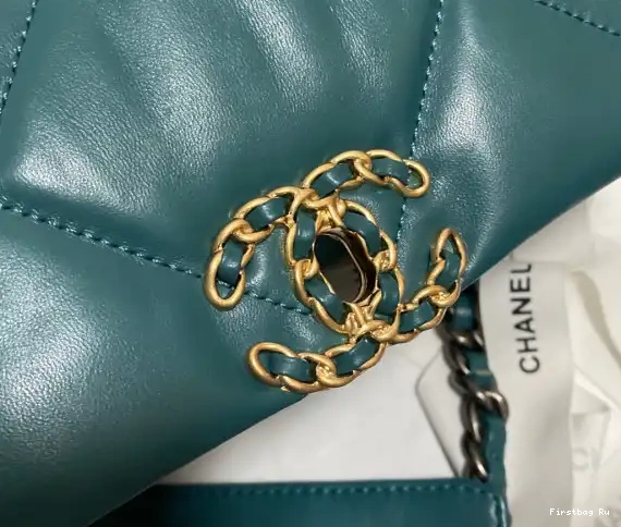 First Bag Ru BAG FLAP 19 CHANEL 0630